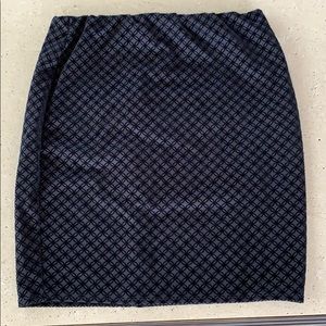 Black patterned pencil skirt